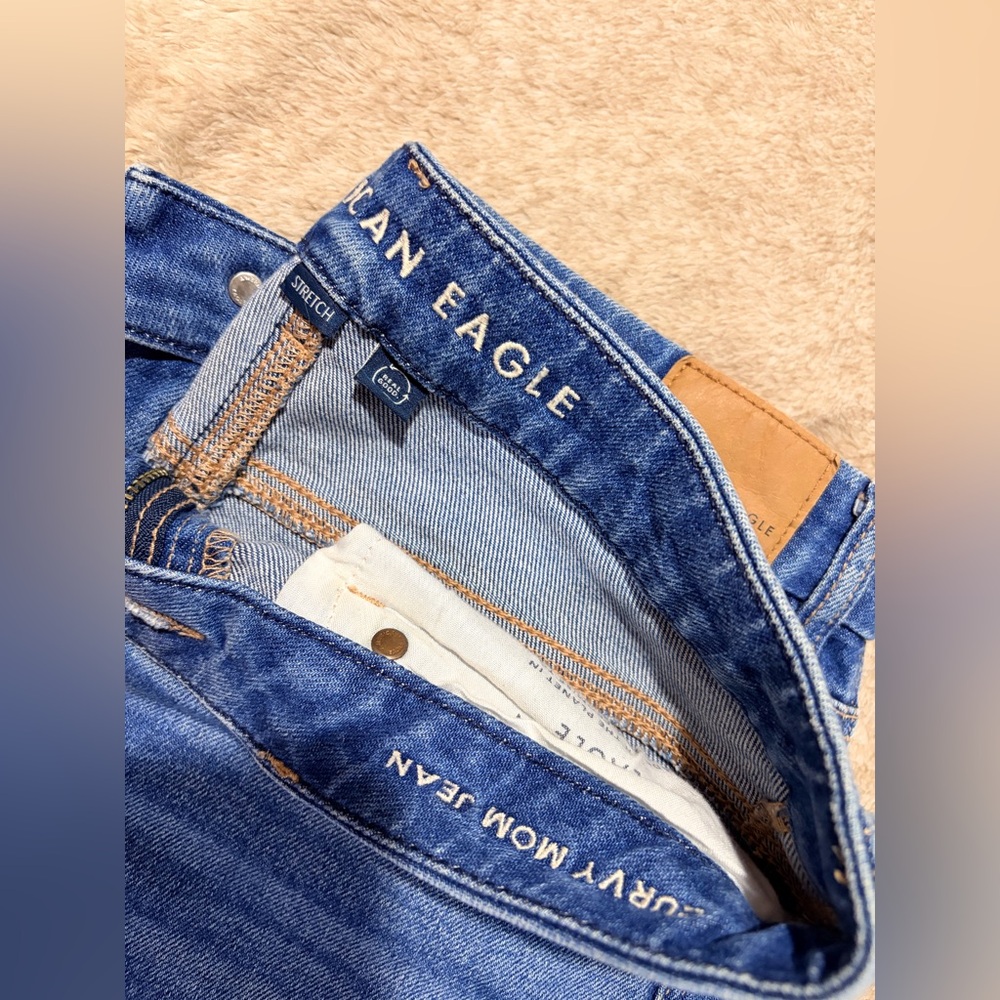 American Eagle Ripped Curvy Mom Jeans - Picture 5 of 8